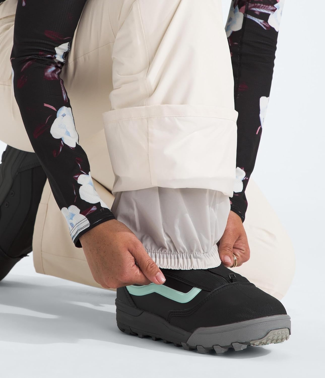 image:imageTHE NORTH FACE Womens Freedom Insulated Pant Standard amp Plus Size Waterproof for Snow Sports Gaiters Adjustable WaistWhite Dune