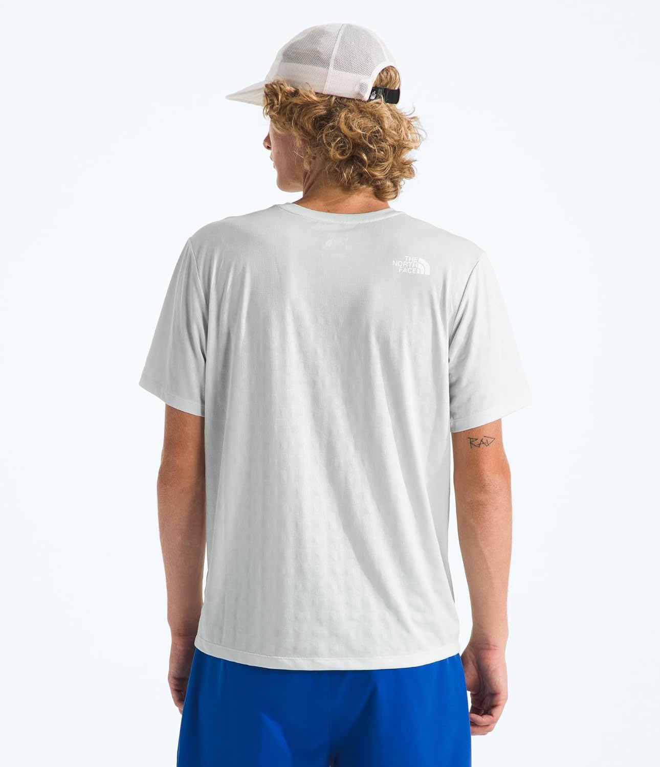 image:imageThe North Face Mens 247 Pentadome Embossed Short Sleeve Tee Regular Fit TShirt with MoistureWicking Flashdry TechPearl Stone